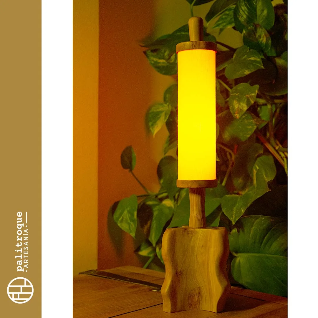 Lámpara Artesanal Auranvitta - Palitroque Artesanía - Iluminada